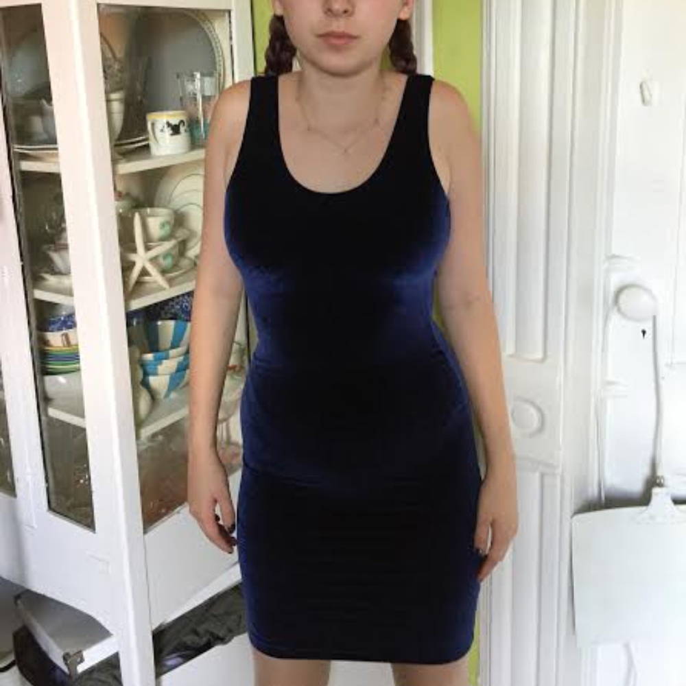 BLUE VELVET BACKLESS DRESS